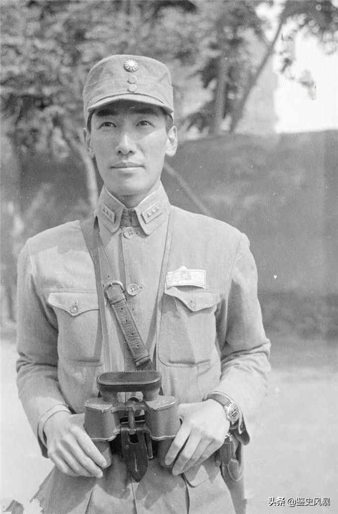 蒋纬国婚姻悲剧：娶了年轻20岁的后妻,却难忘旧