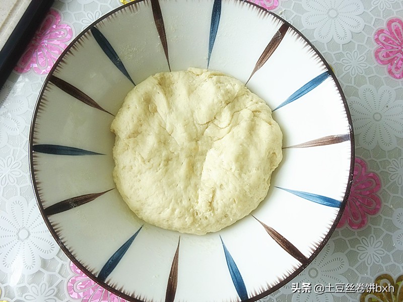 烧饼这么做真省事，平底锅就完成，多加一样材料太香，冷热都好吃