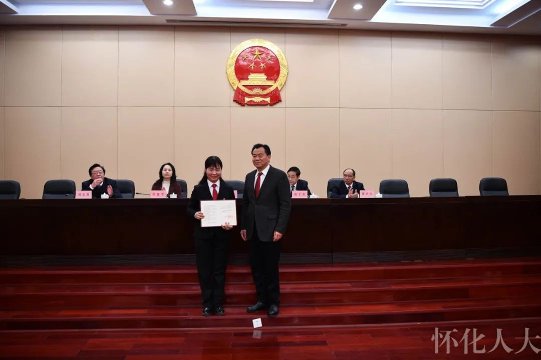 ​市五届人大常委会举行第四十次会议