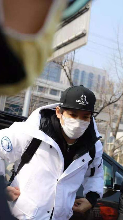 2021 spring late first big couplet platoon, the battle array caters to young audience, two big female round peak encounter