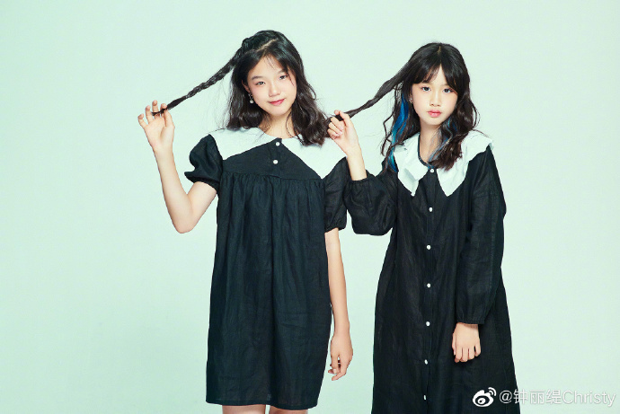 50岁钟丽缇携两女儿登时尚写真！姐妹俩太长脸，高级又时尚气质赞