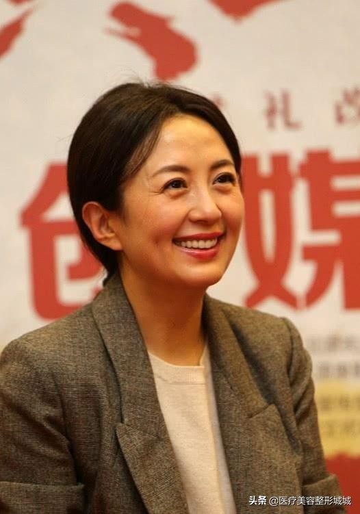 她在拍戏途中意外怀孕，如今十年过去了，孩子的父亲依旧是个谜