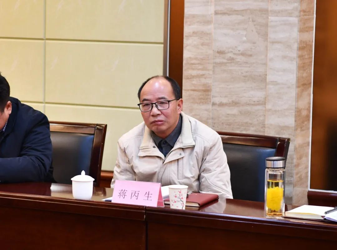 市人民政府就《政府工作报告》征求市人大常委会及部分人大代表意见雷绍业到会听取意见