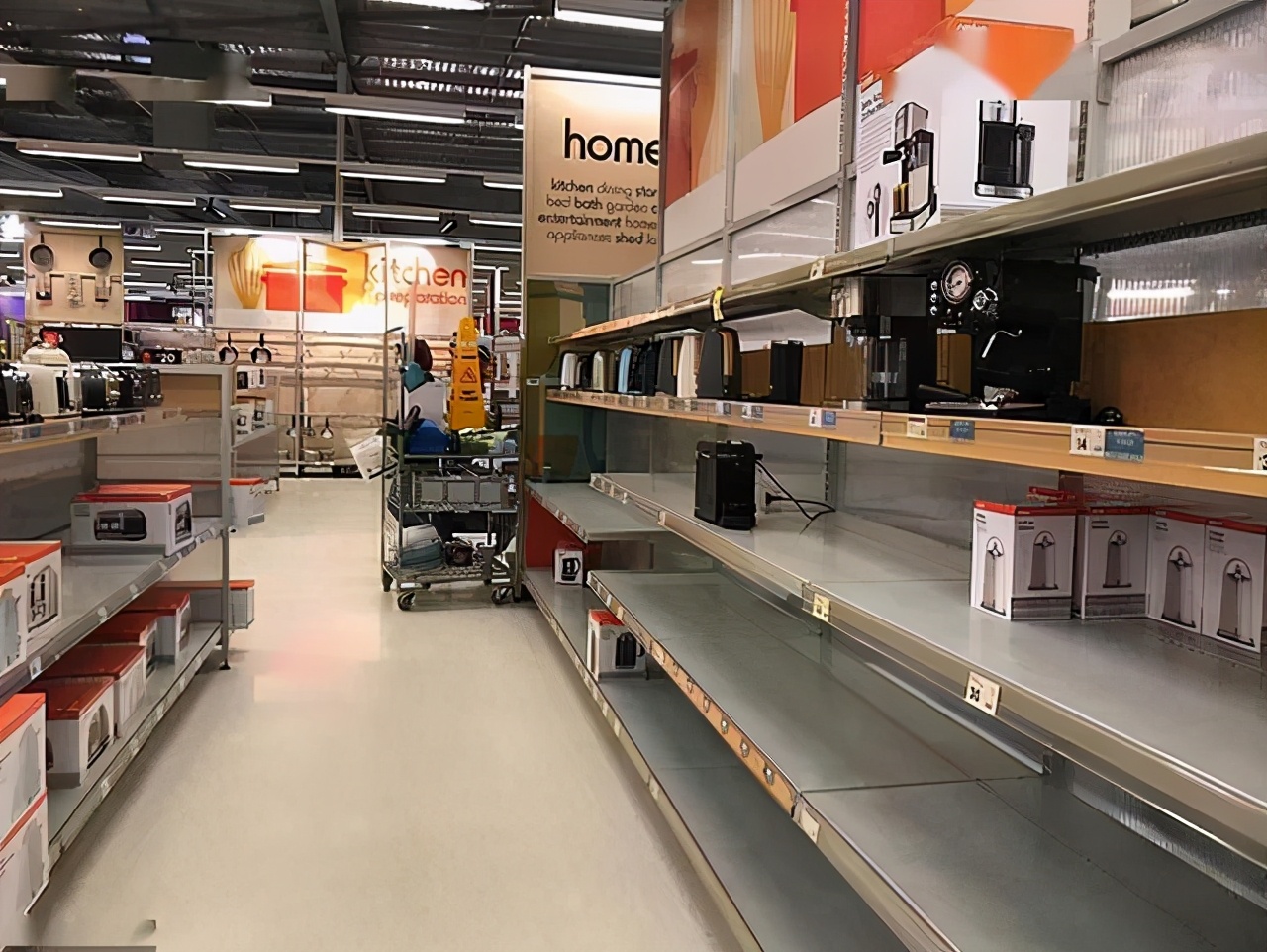 2020年，西方圍追堵截，周邊風高浪急，中國�戰鬥力�爆棚