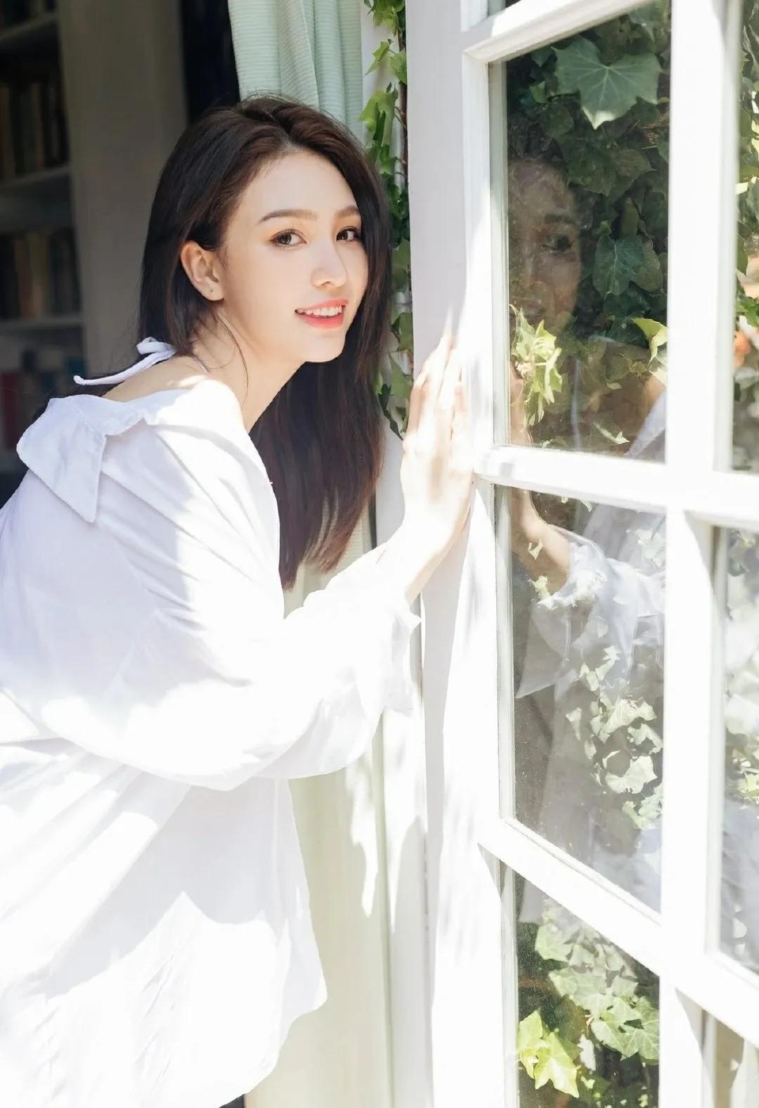 清纯可爱模特身材大长腿性感美女图片