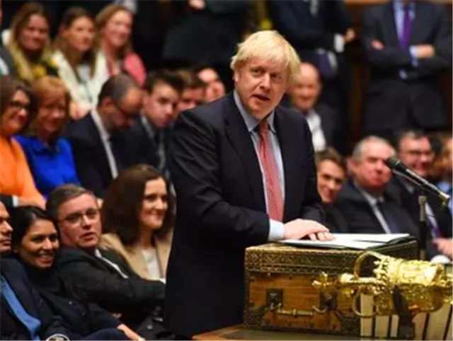 约翰逊输了？中国见招拆招进行反制，英国终于