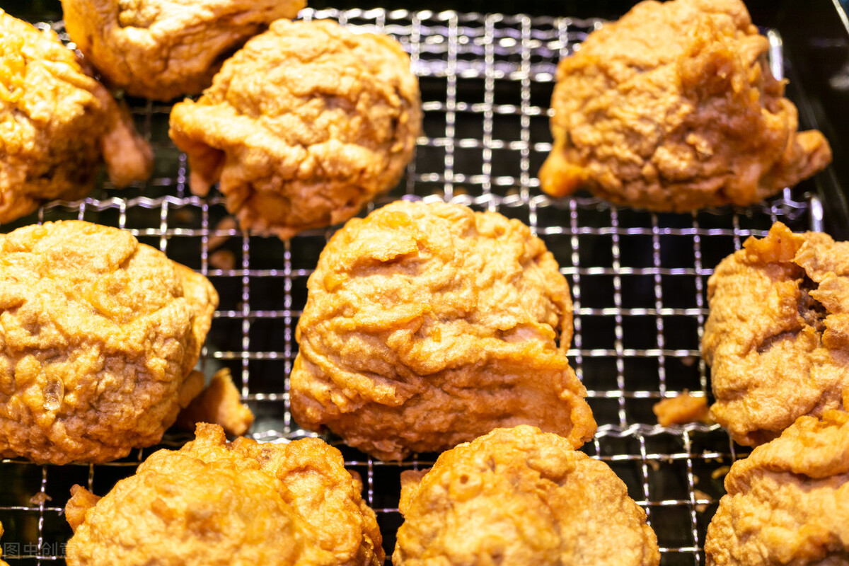 50歲以上的人，要少吃這四種食物，對肝臟的傷害真的很大