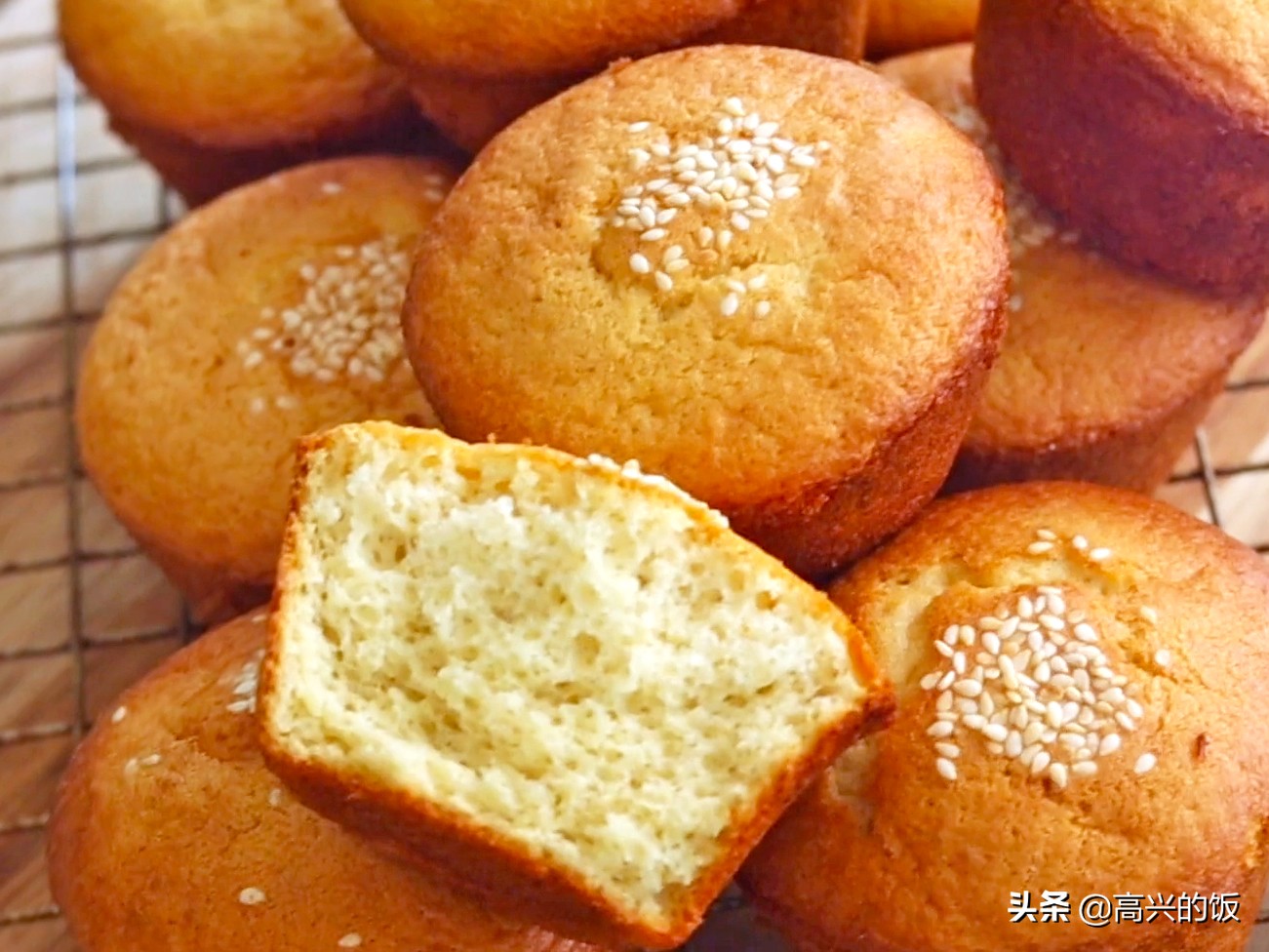 小蛋糕的添加劑多，別給娃吃了，4個雞蛋1碗麵，在家做出12個