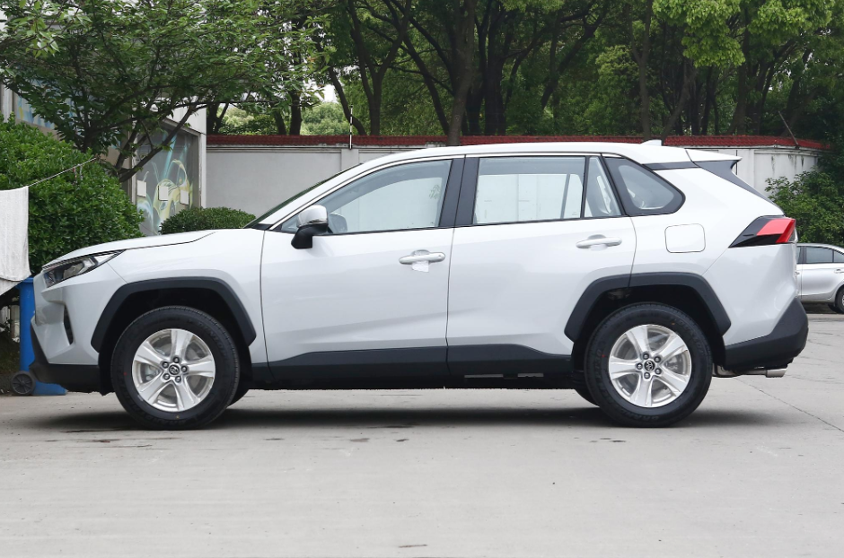 详解2021款RAV4荣放怎么选，新款车型亮点在哪，哪款车型最实惠