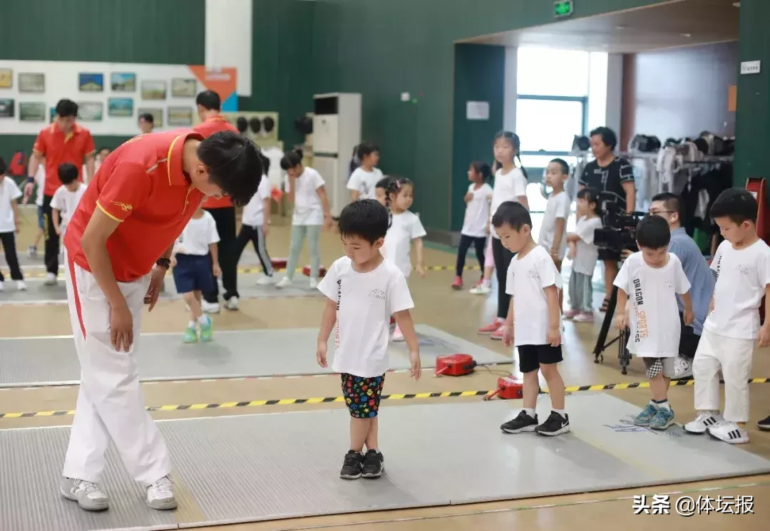 从早到晚的“体育课”，足球、击剑、篮球玩不够，还有一大波热门项目正在赶来的路上