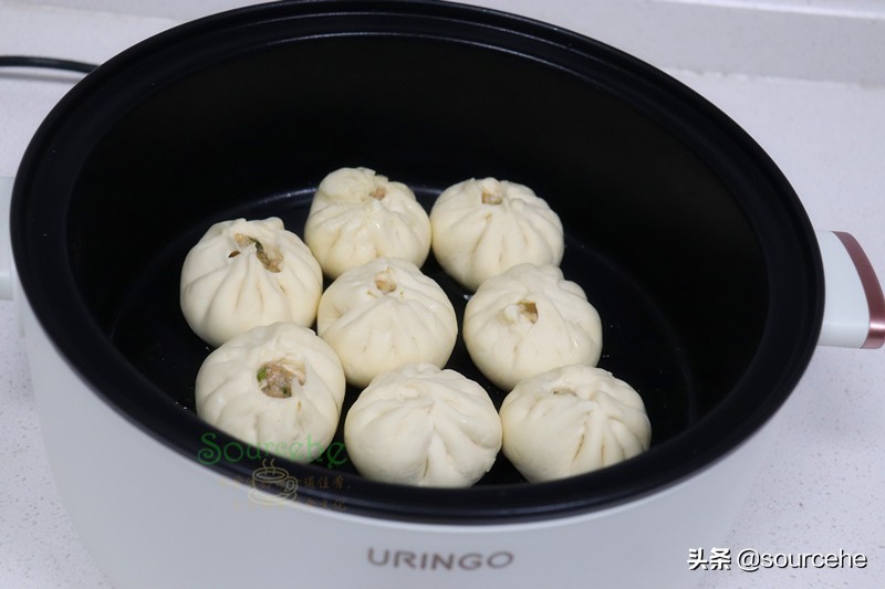 教你做生煎包，皮薄不破也不焦，包底金黃酥脆，肉嫩鮮香多汁