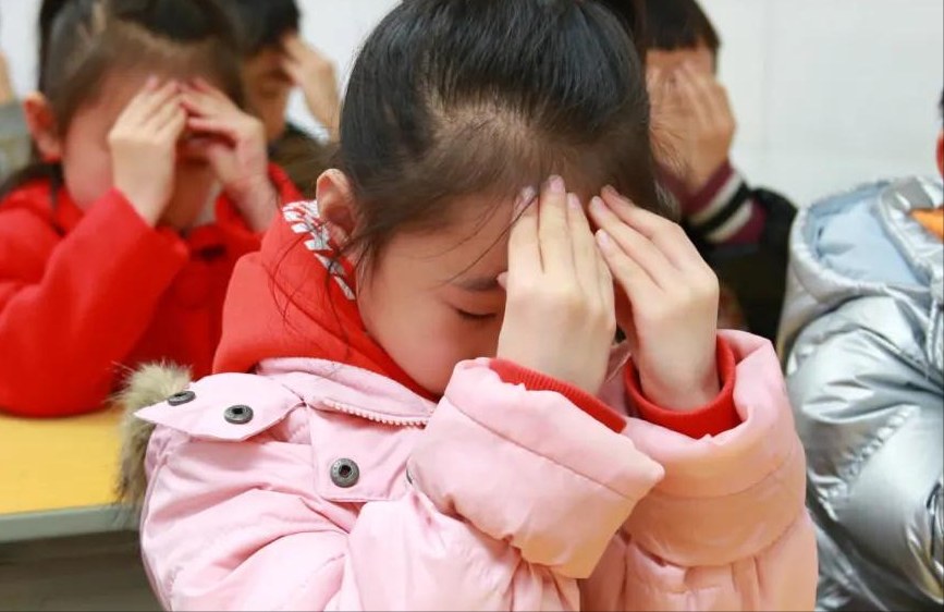 明亮双眸，守护心灵之窗——西光实验小学开展低年级眼保健操比赛