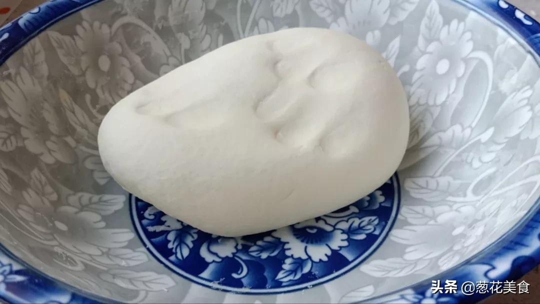 韭菜雞蛋餡兒蒸餃好吃有訣竅，記住“1燙3不放”，蒸餃鮮香好吃