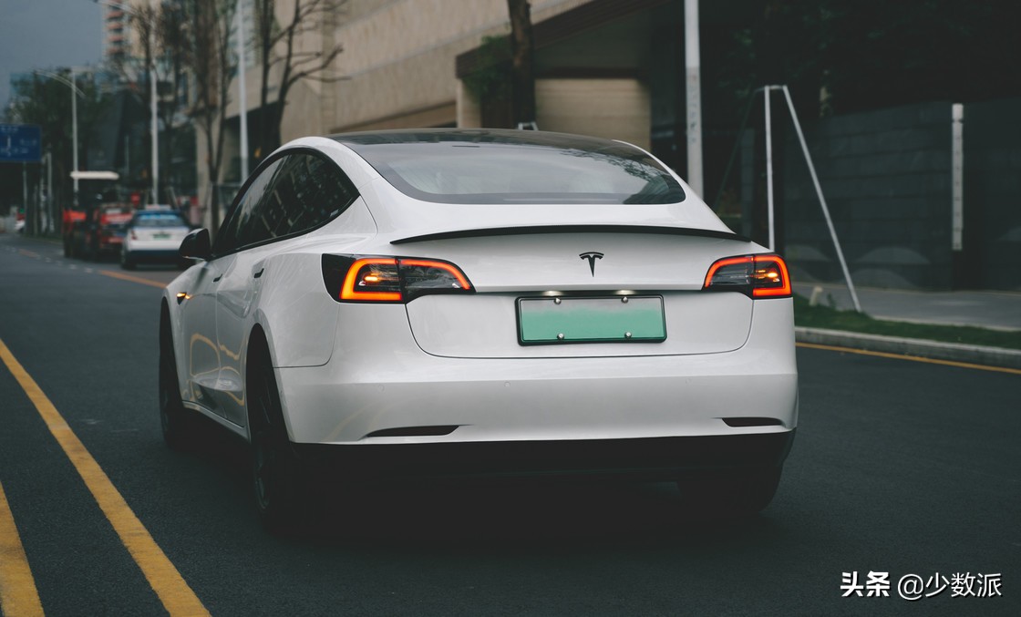 国产版低价入市心动了？先看 Model 3 半年用车体验