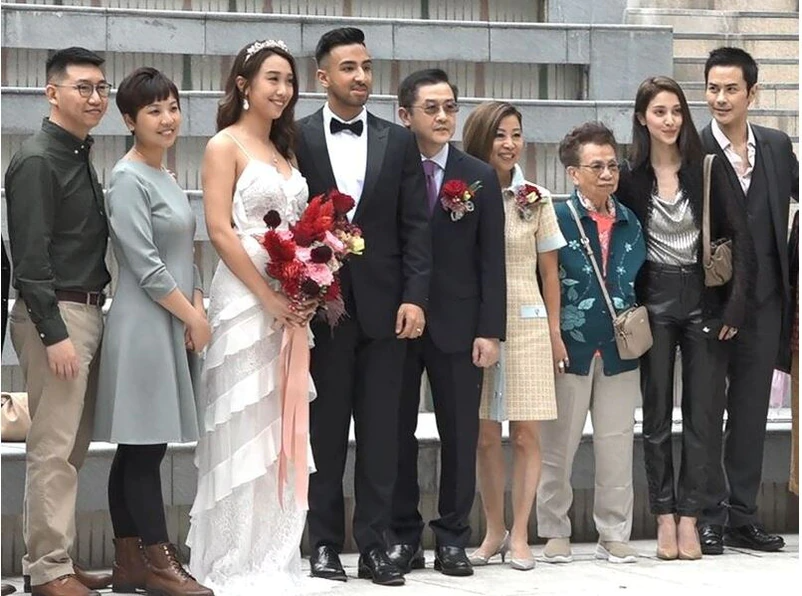 陈凯琳为郑嘉颖和爸爸庆生，小儿子长得像外公，隔代遗传又显灵了