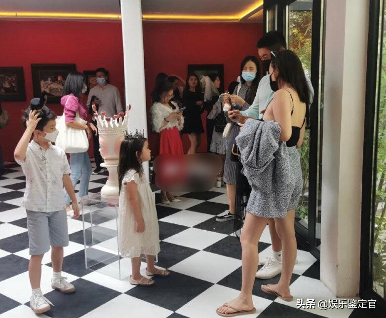 相恋八年孕有子女，杜江霍思燕拍七夕大片，甜蜜氛围却好似初婚