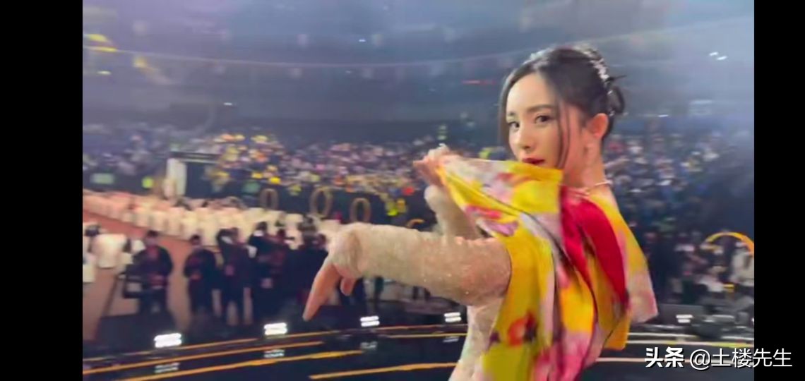 邓超化身摄影师直拍，距离文字暴露关系，最惊