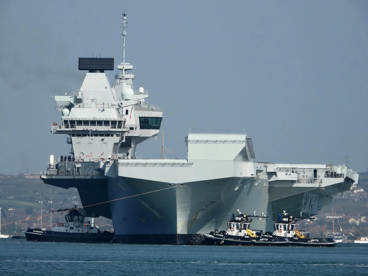 对中国摆臭架子？英国10艘战舰南海示威，英媒：这是伟大的远征