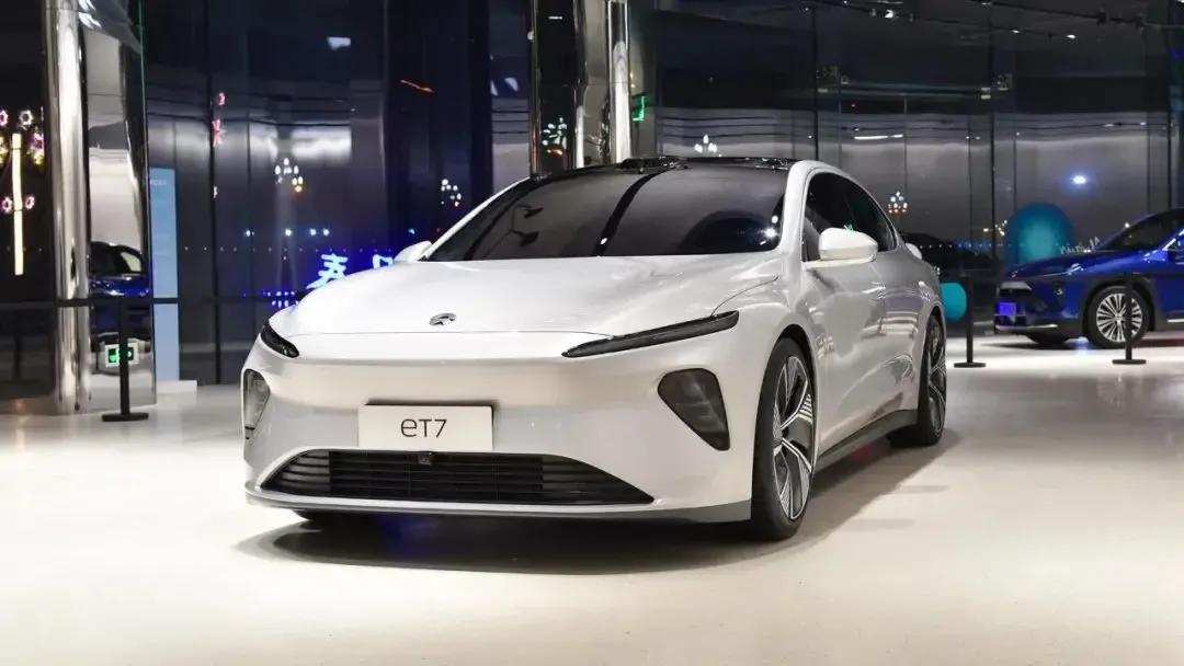 比亚迪汉卖22万，特斯拉model3卖25万，蔚来ET7卖50万，它多啥？