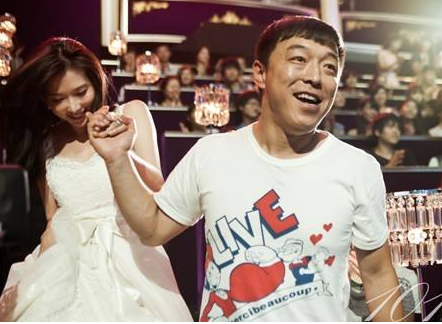 黄渤“隐藏”13年妻子，终于浮出水面，网友：难