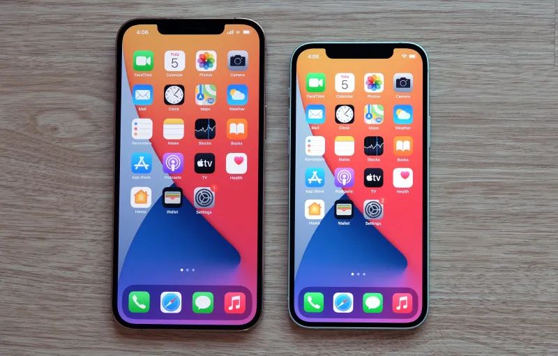 可折叠 iPhone + 屏下指纹 + 无接口设计？