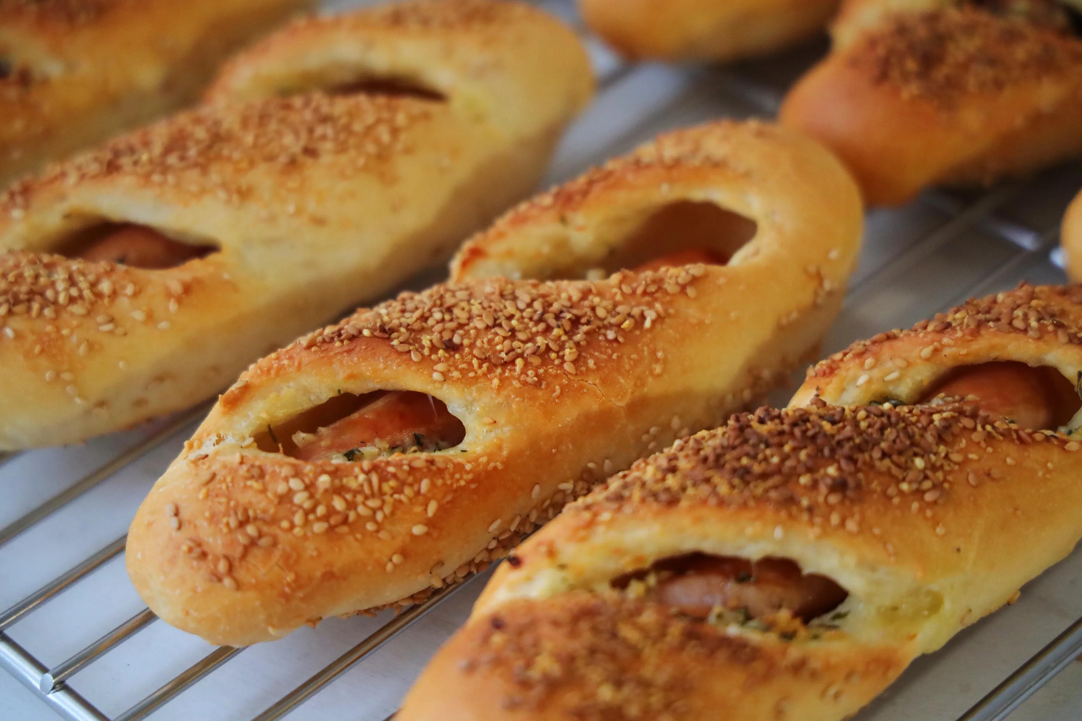 最近迷上了這個早餐麵包，不用揉出膜，簡單易做，關鍵超好吃