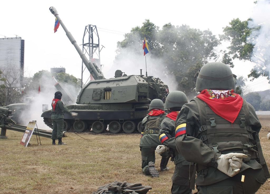 满载石油支援铁杆盟友，5艘巨轮驶向美后院，特