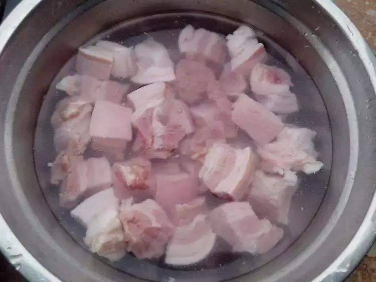 When making pork of braise in soy sauce, should fry candy color alone? 