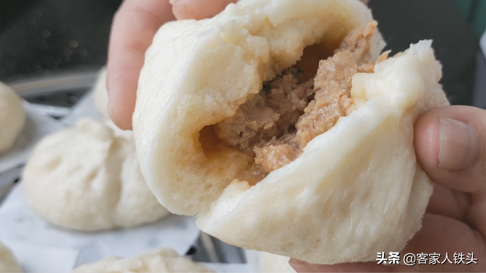 新手做包子？ 教你一個小訣竅，鬆軟白嫩多汁又好吃，咬一口滿嘴香