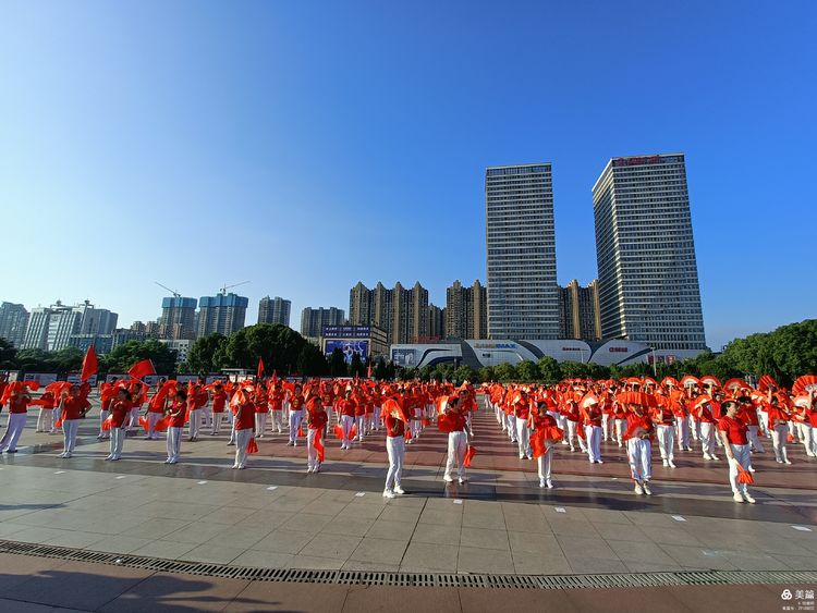 舞动湘潭”万人同跳大型排舞展演湘潭主会场启动活动圆满成功