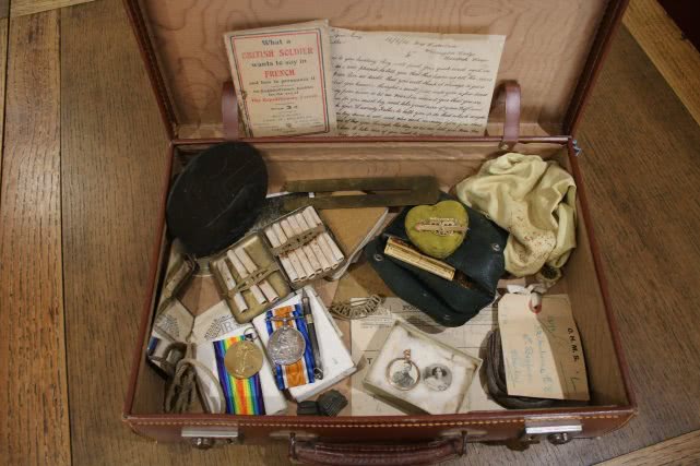 堪称时间胶囊，一战阵亡士兵的手提箱被发现，