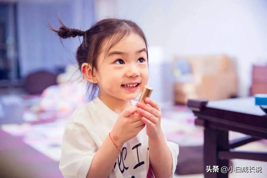 5 years old of daughters make up Qi Wei to catch the hair, hole that play side, however by mad assist of 1 million person: Is the reason? 