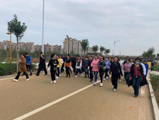 内蒙古喀喇沁旗：活力健步走 健康伴我行