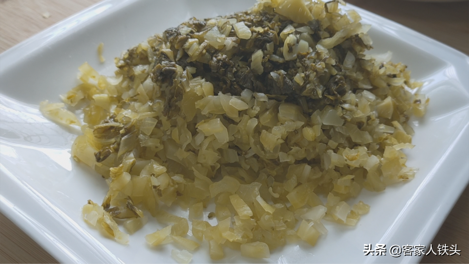 逢年过节，油豆腐不炖肉了，教你一个新鲜吃法，好吃解馋待客不错