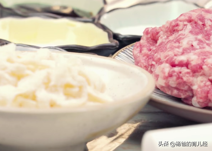 孩子愛吃的脆皮小香腸，在家教你輕鬆做，軟嫩鮮香又美味，真解饞