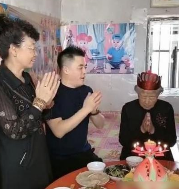 四次拒绝赵本山，转身拜了潘长江为师，当年的