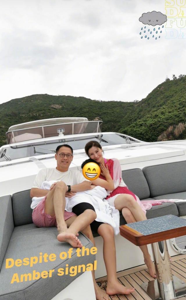 李嘉欣过亿游艇罕曝光 港媒曝34岁时已有两亿身