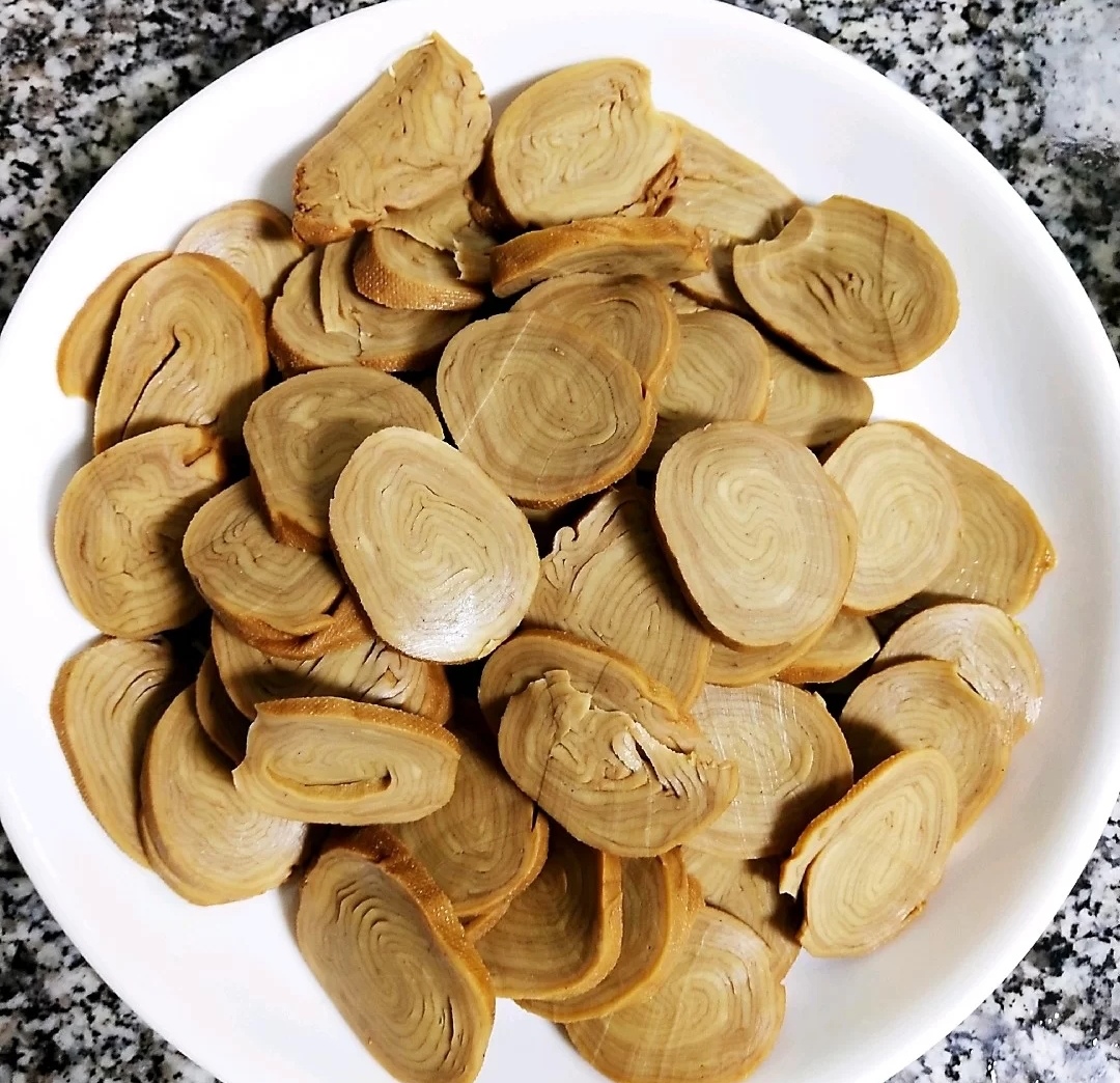 Gourmet home cooking recommendations: Stir-fried tofu with celery and mushrooms, fresh and tender green beans, chili melanin chicken