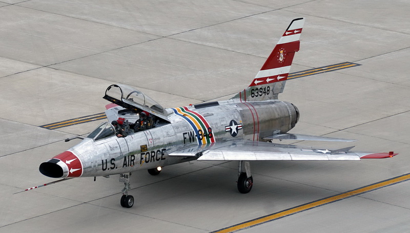 百系经典（一）：痛苦中开创超音速时代的F-100战斗机