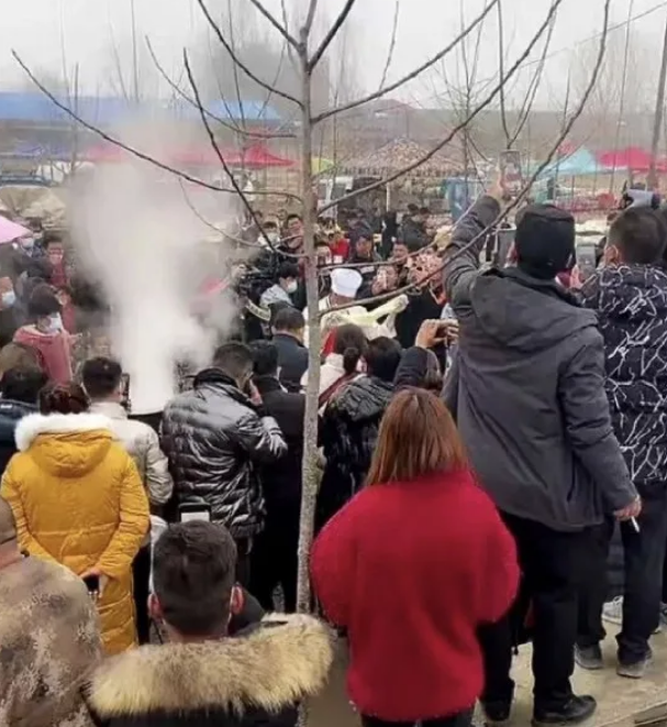 一夜爆红的拉面哥，正在被网红逼上绝路：流量时代的悲哀还在重演