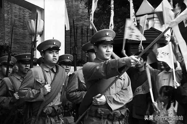 在黄埔军校，他的话比蒋介石更管用，没有人敢不服