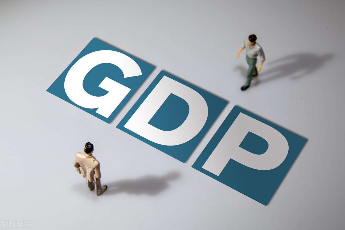 俄罗斯无力对抗美国，经济弱成了致命原因，是走错关键一步造成的