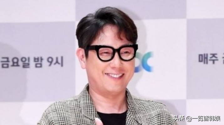 尹钟信退圈游走美国 与妻子身高差受质疑 作品曾