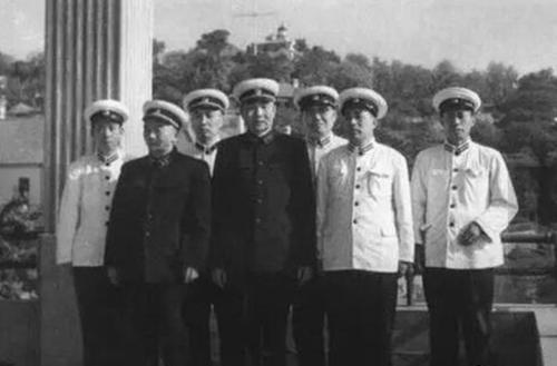 大将肖劲光，斯大林赠剑，文艺范儿海军司令，