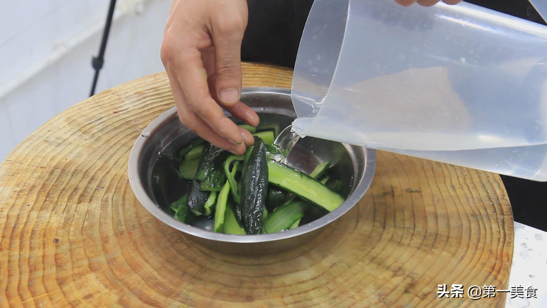 图片[5]-厨师长分享酱黄瓜做法 清脆爽口-起舞食谱网
