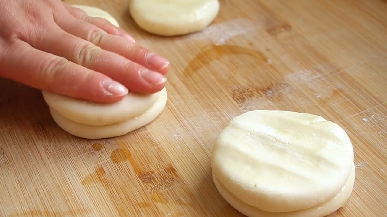 早餐別吃包子了，學會這樣做，一個雞蛋一張餅，營養美味真好吃