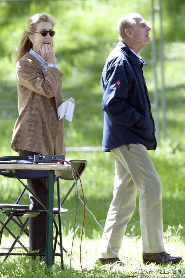 菲利普一生情妇无数，女王母亲妹妹去世，仍跟