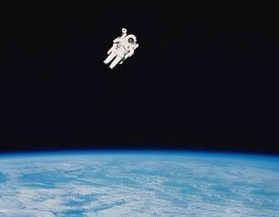神舟十二号进行两次太空行走，危险系数极高，“神七”险些失败