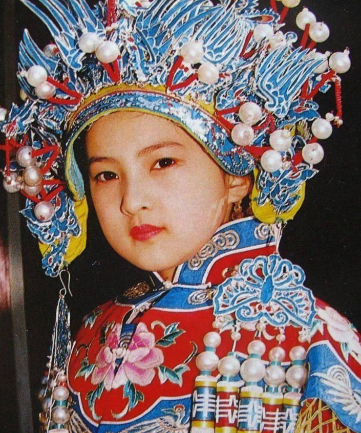 “婉君”金铭，9岁爆火，18岁上北大，41岁仍单身，她经历了啥？