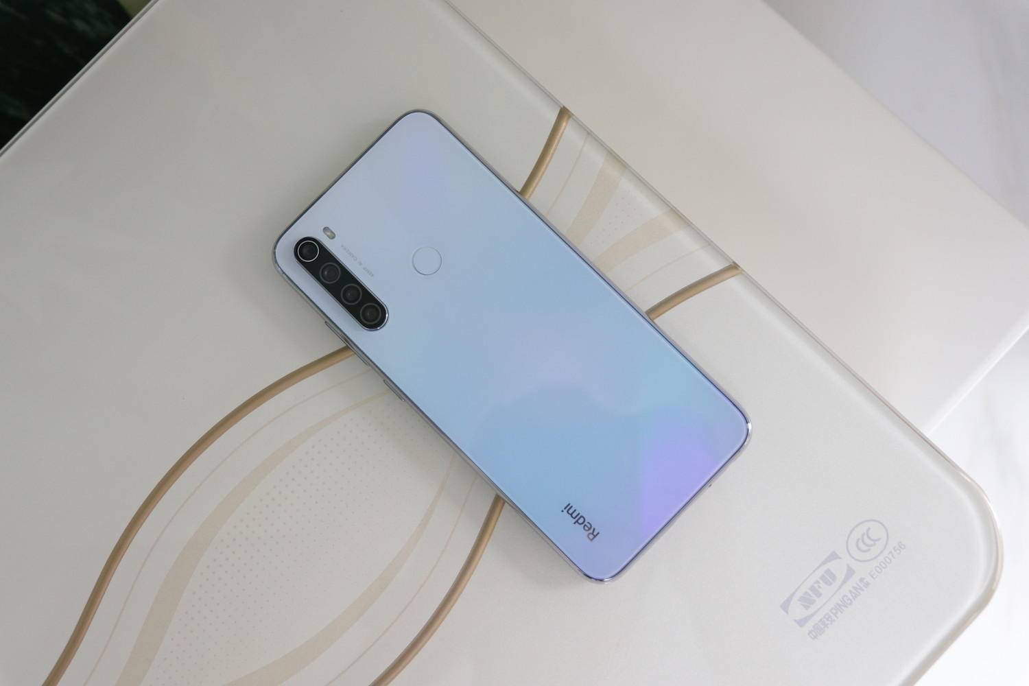 感受Redmi Note8：夹层玻璃后盖板 后置摄像头四摄，999元开售真特惠